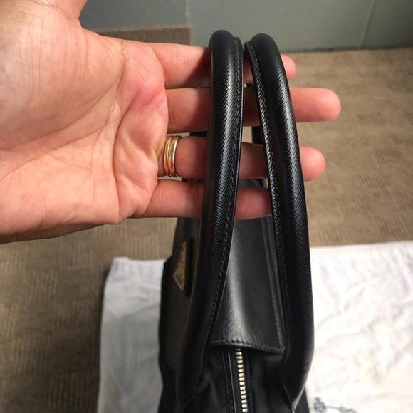 Prada Handbag Authentic. - Picture 9 of 14